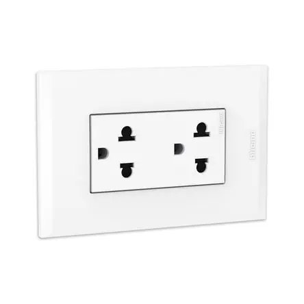 In Voga Tomacorriente Universal Bticino MODUS4 Blanco