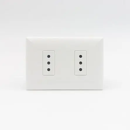 Super Prezzo Tomacorriente Doble 3 En Linea Sinthesi S17 Placa Blanca Y Dados Blancos