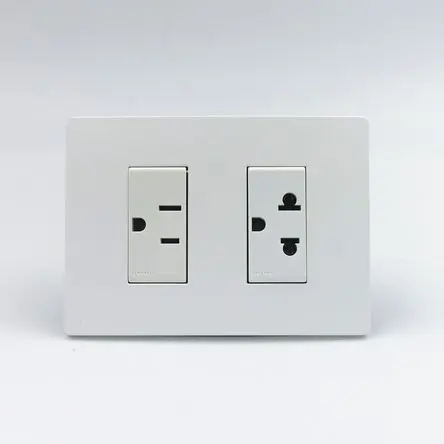Tomacorriente Doble (1 Americ + 1 Unvrsl Cn Tierra) Sinthesi S33 Placa Blanca Mate Y Dado S22 Blanco Certificato